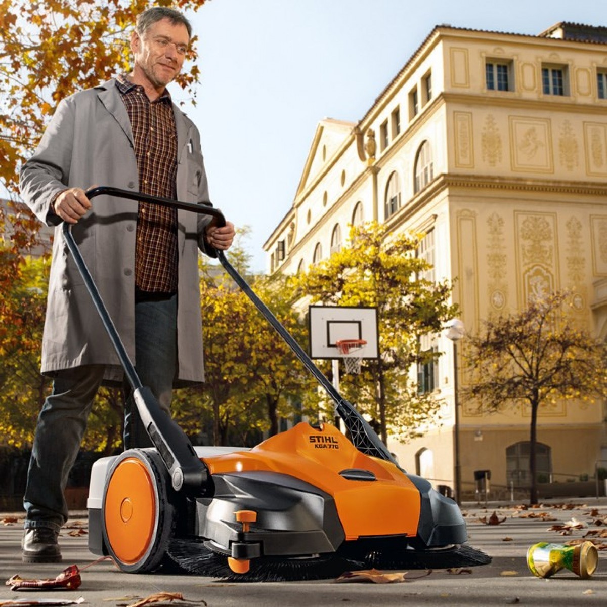 Подметальная машина аккумуляторная. Stihl KGA 770. Подметальная машина kg 770. Подметальная машина штиль. Подметальная машина штиль 770.